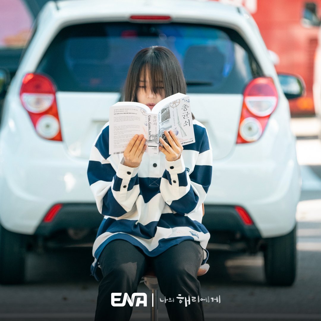 Channel_ENA's tweet photo. 반짝반짝 빛나는 ‘초긍정 아이콘’
1인 2역 ‘주혜리 (신혜선)’ 스틸 첫 공개

ENA 새 월화드라마  나의 해리에게 
9월 23일 월요일 밤 10시 첫 방송  

#ENA #ENA채널 #ENA드라마 #ENA월화드라마 #월화드라마 #나의해리에게 #신혜선 #ShinHaesun #이진욱 #LeeJinuk #강훈 #KangHoon #조혜주 #Johyejoo #지니TV오리지널