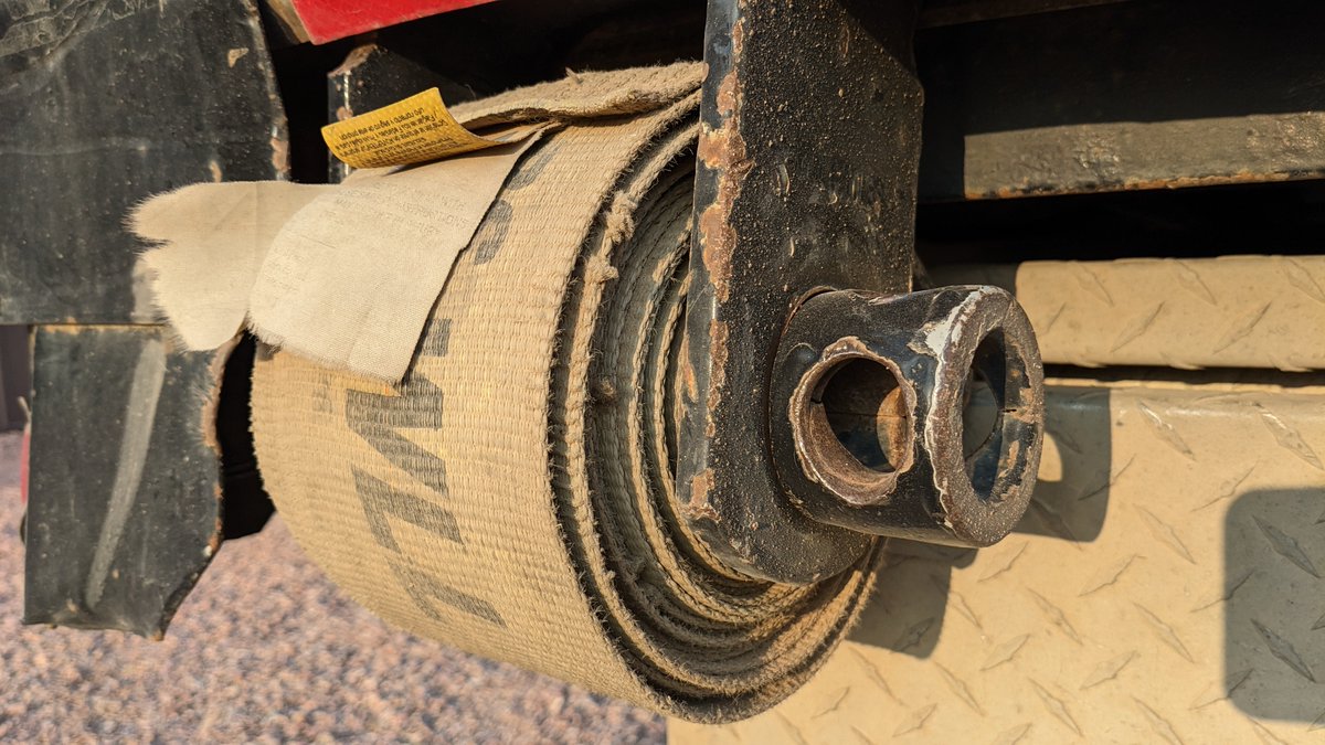 aSpeckling's tweet image. This vehicle is a buff one. Capable of lifting 1000s of lbs!  Some cool ref pictures for anyone interested!  🏗️🧱 #VehicleRef #ReferencePhotos #ConstructionEquipment