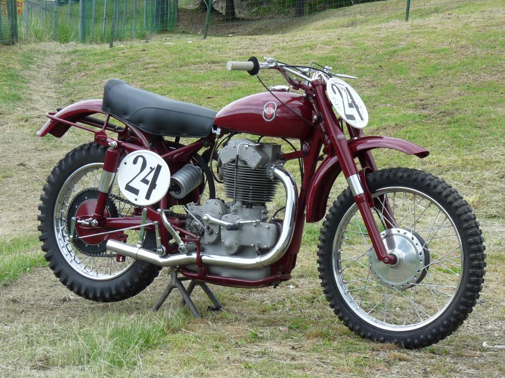 VintageMotobike's tweet photo. 1953 Gilera Saturno 500 cross
source: https://t.co/4W4af66CM0
#ClassicMotorcyles https://t.co/8WCwYt1HQr