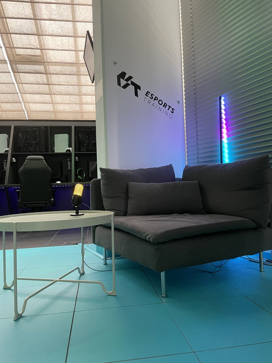 est_cologne tweet media