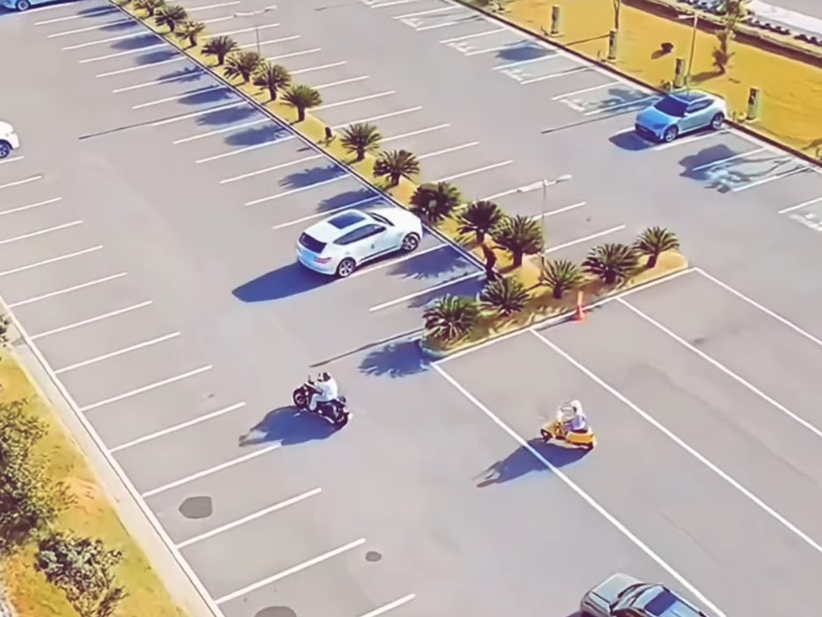 jikookdollface's tweet photo. Jimin’s parking was smooth af. He’s good at everything he does. https://t.co/Uz1oNR0T3d