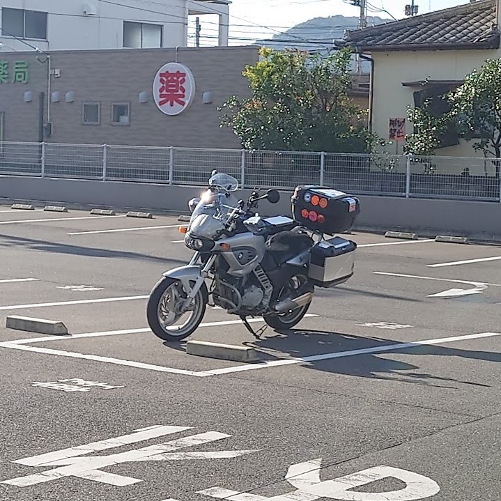 mocamocamoca55's tweet photo. #バイクの日
#バイクの日2024
#8月19日はバイクの日
#819の日
#Rocket3R
#GTS250
#F650CS https://t.co/Gd6rNjmYZl