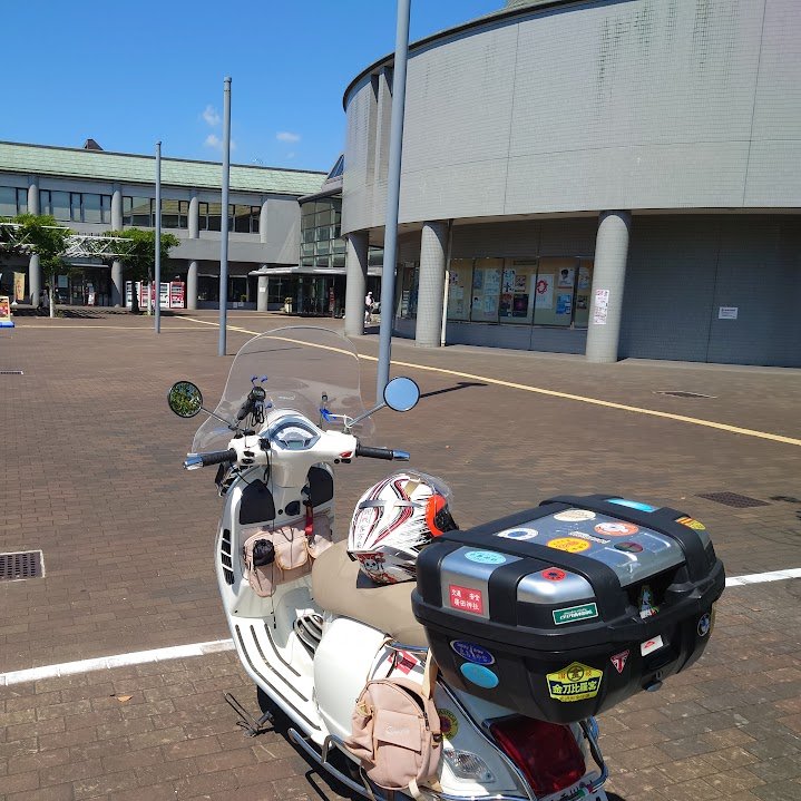 mocamocamoca55's tweet photo. #バイクの日
#バイクの日2024
#8月19日はバイクの日
#819の日
#Rocket3R
#GTS250
#F650CS https://t.co/Gd6rNjmYZl