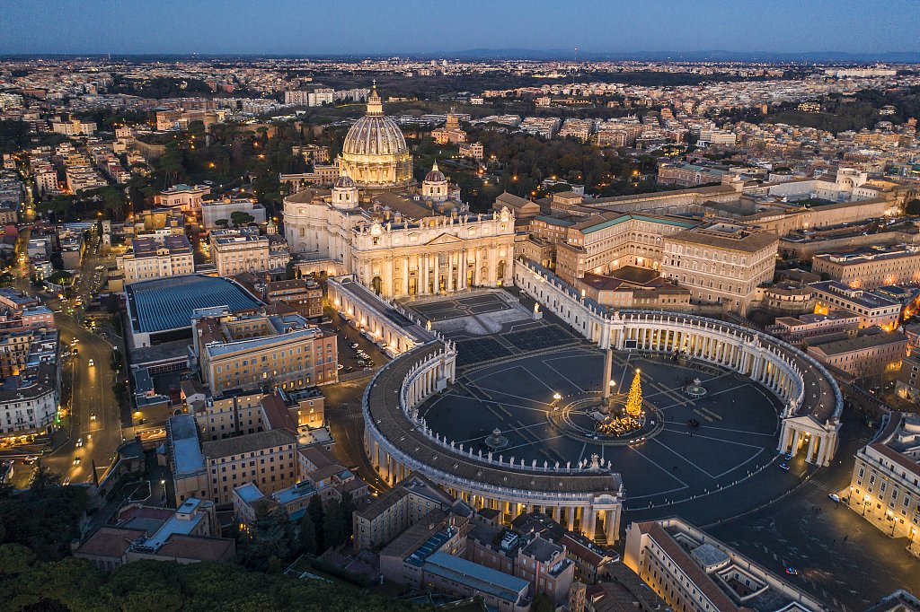 avimorgtrEN's tweet image. 1/4 🧵 Further analyzing the geopolitical impacts discussed at the Vatican: The Middle East's influence on global Christianity. [x.com/AVIMorgtr/stat… to Flood 2]  #Vatican #MiddleEast #Christianity🌍