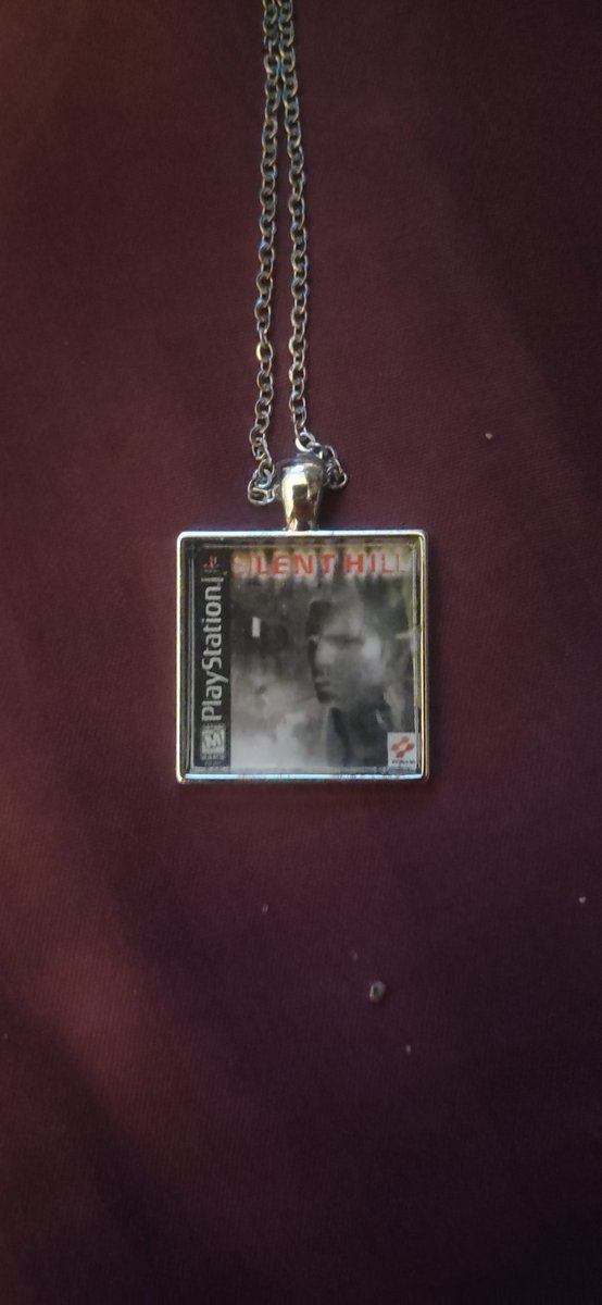 ArtChettt's tweet photo. Silent hill 1 cover 24 inch silver necklace made by me

https://t.co/4ZvvsWGpSy

#etsy #etsyshop #etsyseller #silenthillfanart #silenthill #playstation #playstation1 #playstation1games #harrymason #art #artwork #fanart #horror #horrorgame #necklace #pendant https://t.co/ohiDEUCJJp