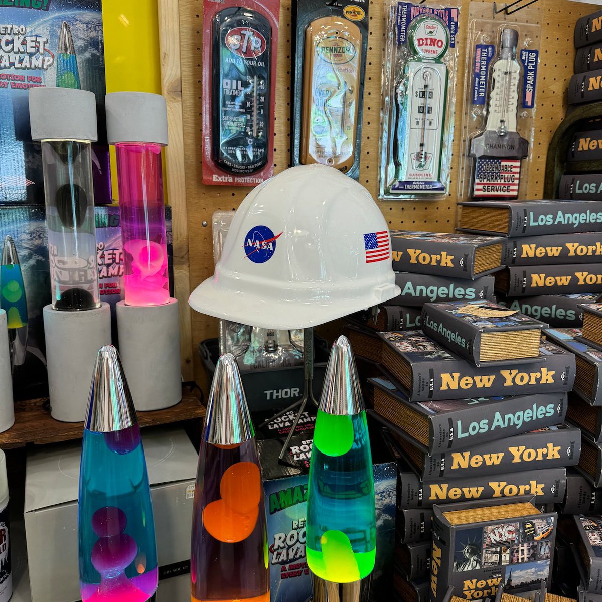transit_artwork's tweet photo. ロケット打ち上げの際にNASA職員が実際に被るヘルメット！
https://t.co/WWIz4Yeee8 https://t.co/8mpOGNGUtb