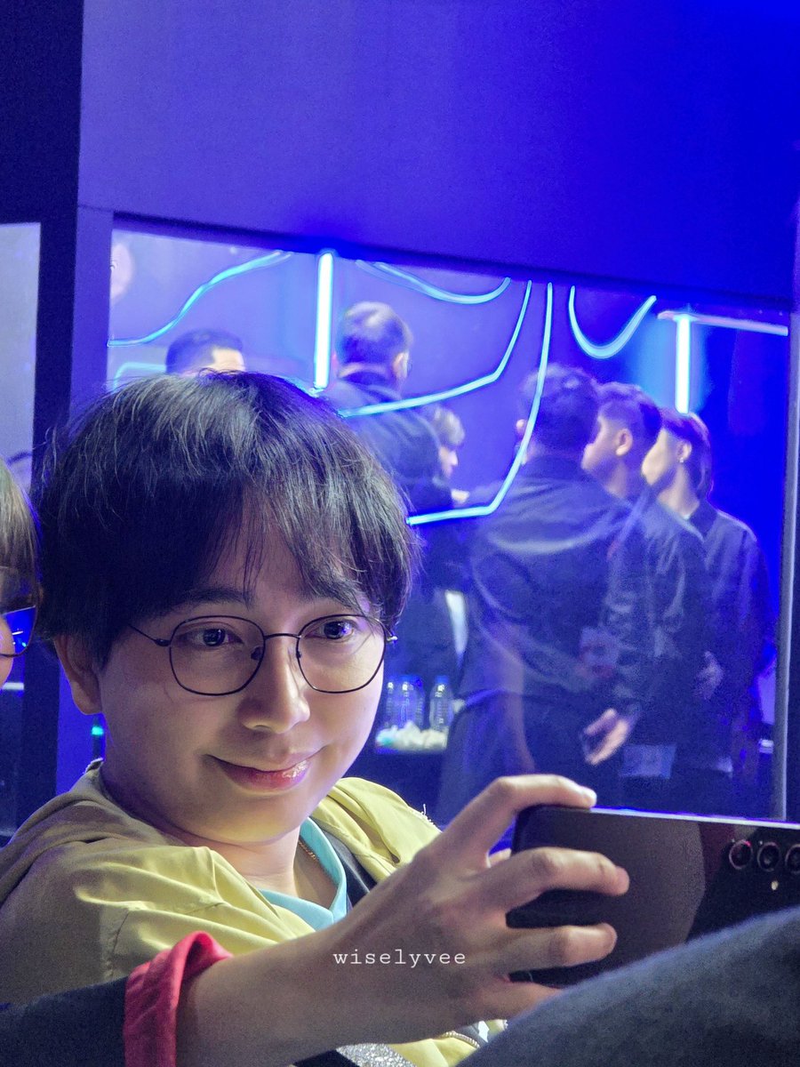 wiselyvee's tweet photo. i wanna pinch them cheekies 🥹🤏 https://t.co/gIAfxdfqaw