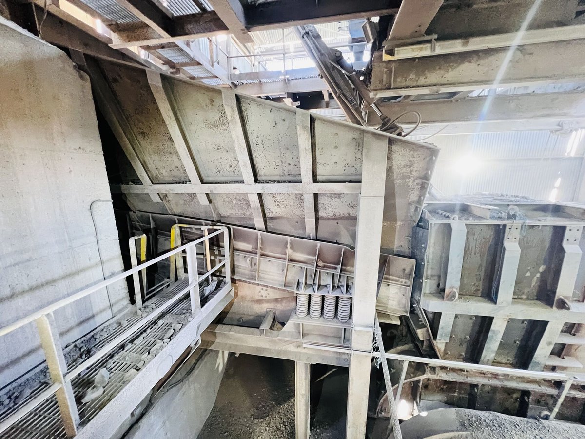 HewittRobinsLtd's tweet image. This Hewitt Robins Primary Feeder is still going strong after 55 years operation at one of Wales's biggest Cement works.

To find out more about our Products, visit hewittrobins.com

#hewittrobins #madetomeasure #vibratingscreen #ukmanufacturer #recycling #builtolast