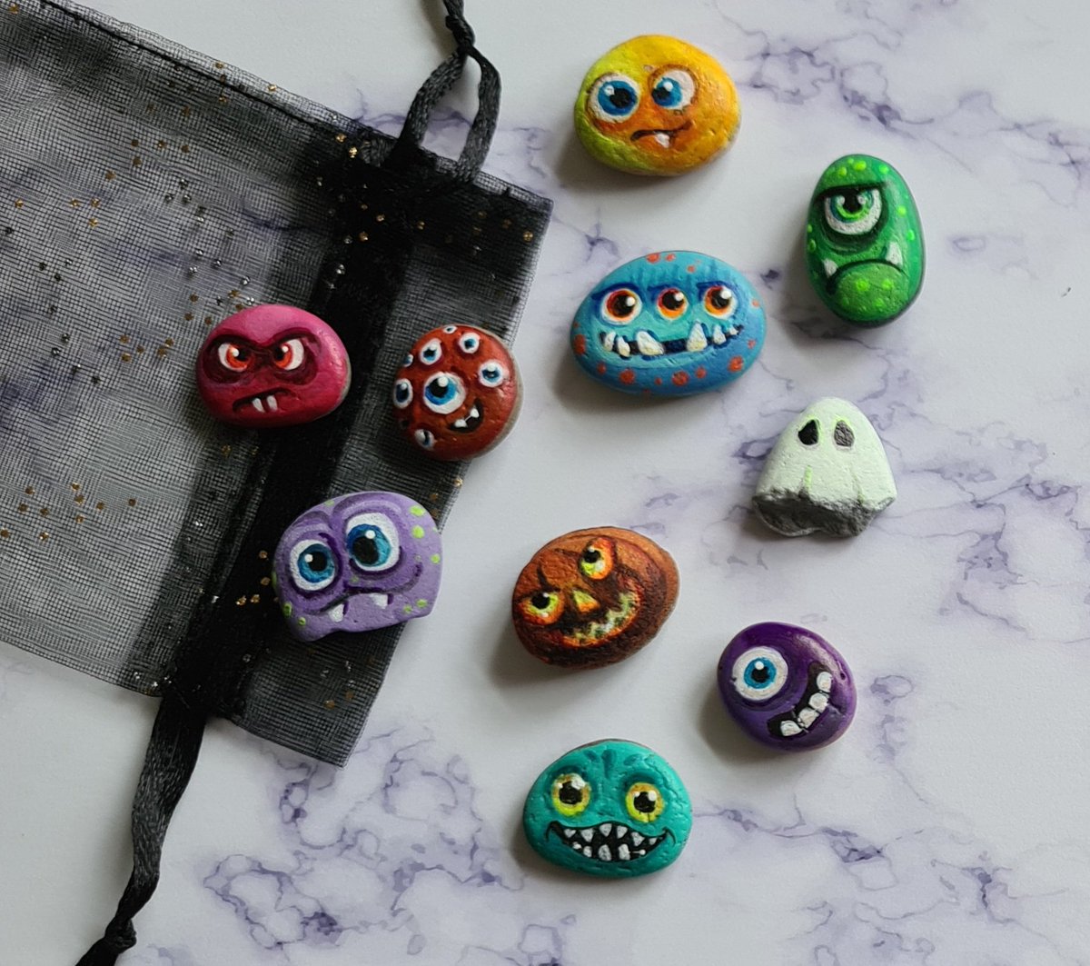 toedeloebiz's tweet photo. Kadozakjes met #PebblePets!
In elk zakje zitten 10 handbeschilderde steentjes, en ze zijn β¬15,- per zakje. https://t.co/kO2RLxMW40