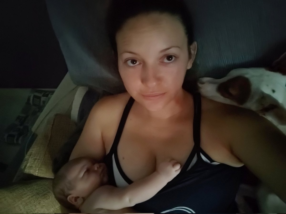 Pyly22's tweet image. Buenos días! Que os depara el lunes? 
Así amanecemos....baby 1; baby 2 🤣🍼🐕 #maternidad
#babywill #Nala🐕#mybabys