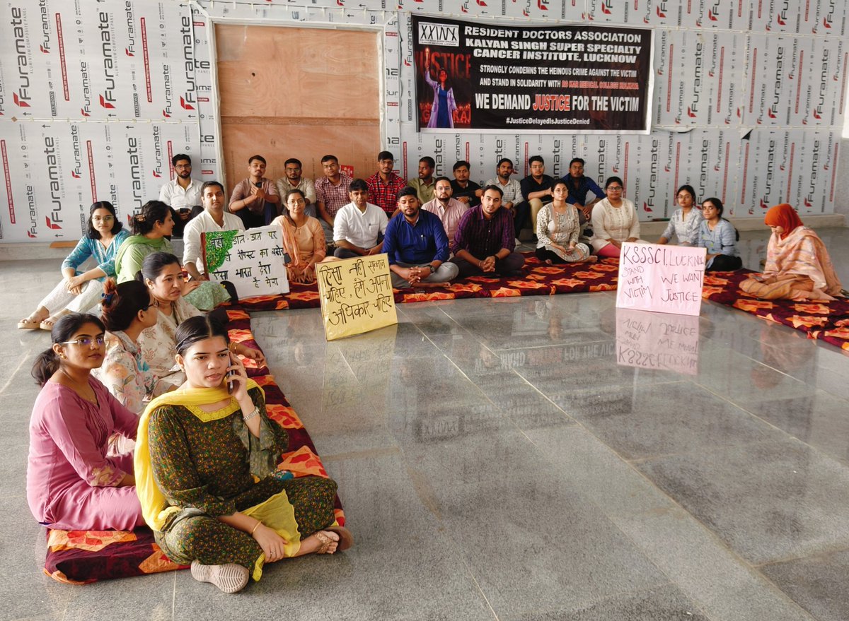 RDA@KSSSCI, Lucknow (@rdakssscilko) on Twitter photo 19/08/2024:- Resident doctors of Kalyan Singh Cancer Institute, continue their protest demanding justice of RG Kar Victim and safety at work place.
#JusticeForMoumita
#MamataResign
#KolkataDoctorCase
<a href="/RDA_UP/">RDA Uttar Pradesh</a> <a href="/AIIMSRDA/">RDAAIIMS DELHI</a> <a href="/rda_rml/">RDA RML Official</a> <a href="/rdasgpgi/">RDA SGPGI</a> <a href="/brajeshpathakup/">Brajesh Pathak</a> <a href="/rashtrapatibhvn/">President of India</a> 19/08/2024:- Resident doctors of Kalyan Singh Cancer Institute, continue their protest demanding justice of RG Kar Victim and safety at work place.
#JusticeForMoumita
#MamataResign
#KolkataDoctorCase
<a href="/RDA_UP/">RDA Uttar Pradesh</a> <a href="/AIIMSRDA/">RDAAIIMS DELHI</a> <a href="/rda_rml/">RDA RML Official</a> <a href="/rdasgpgi/">RDA SGPGI</a> <a href="/brajeshpathakup/">Brajesh Pathak</a> <a href="/rashtrapatibhvn/">President of India</a>