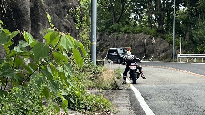 ohell_hello's tweet photo. #8月19日はバイクの日
#バイクの日
なので固定ツイ更新✨
#バイク乗りとして軽く自己紹介
名前:へるお
年齢:'92年製
身長:1763㎜
趣味:山とバイクで床○ナ
相棒:gsx-r1000 k6
住み:兵庫南部
一言:怖くないです優しすぎて引く

今年はこれでいきます。
(なんか詰め込みすぎた感ある😂) https://t.co/LWvptq5PGN