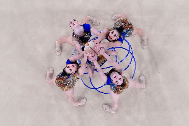 wolipop's tweet image. #Foto Waduh! Tim senam Israel di Olimpiade 2024 viral disebut pakai baju iluminati🤨

Lihat fotonya di sini!

&amp;gt;&amp;gt; dtk.id/NkufpU

Foto: REUTERS/Athit Perawongmetha

#wolipop #olimpiade #olimpiade2024 #gayaatletolimpiade #senamritmik #israel #atletsenamritmik