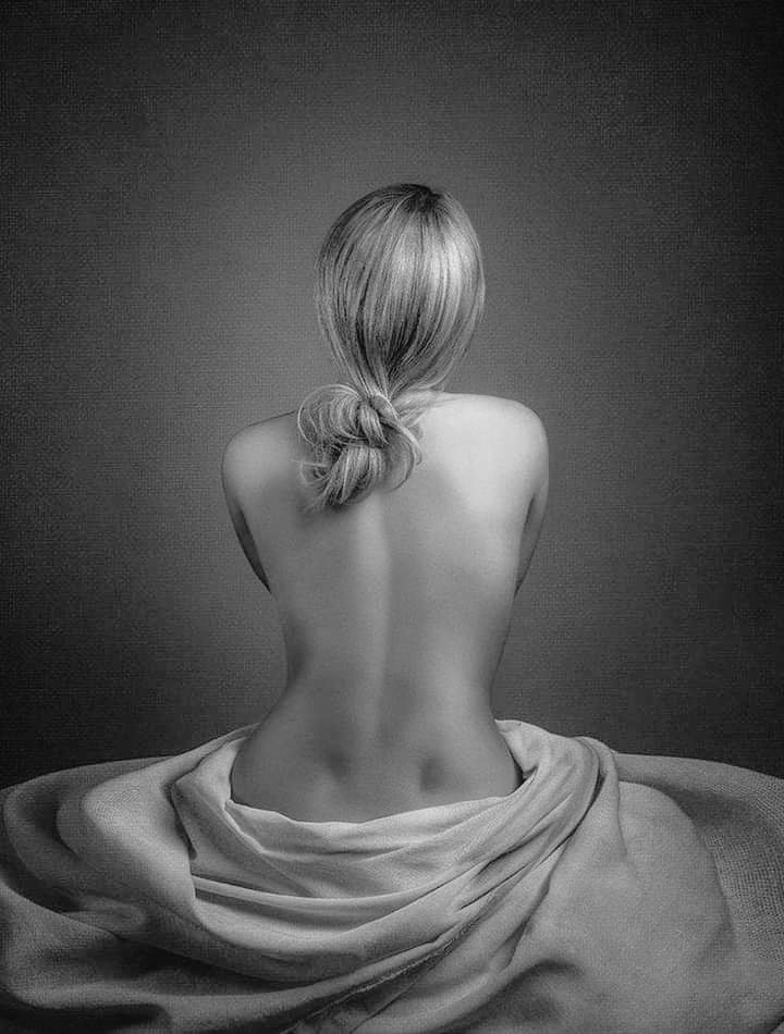 "Y comencé a comprender también que, el dolor, los desengaños y la melancolía, no existen para molestarnos, para sumirnos en un abismo de desasosiego e inutilidad, sino para poner a prueba nuestro temple y madurar nuestro ser"...

Hermann Hesse.