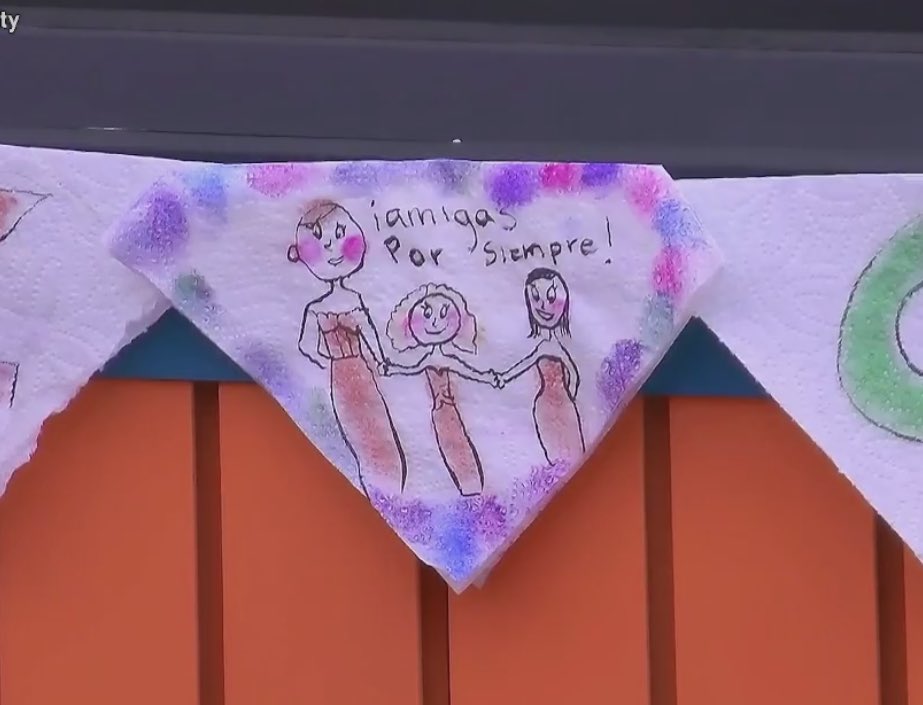 Karime está hablando de este dibujo como si fuera la noche estrellada, ay hermosa ya ni yo me atrevo a tanto 😭
#LCDLFMX2