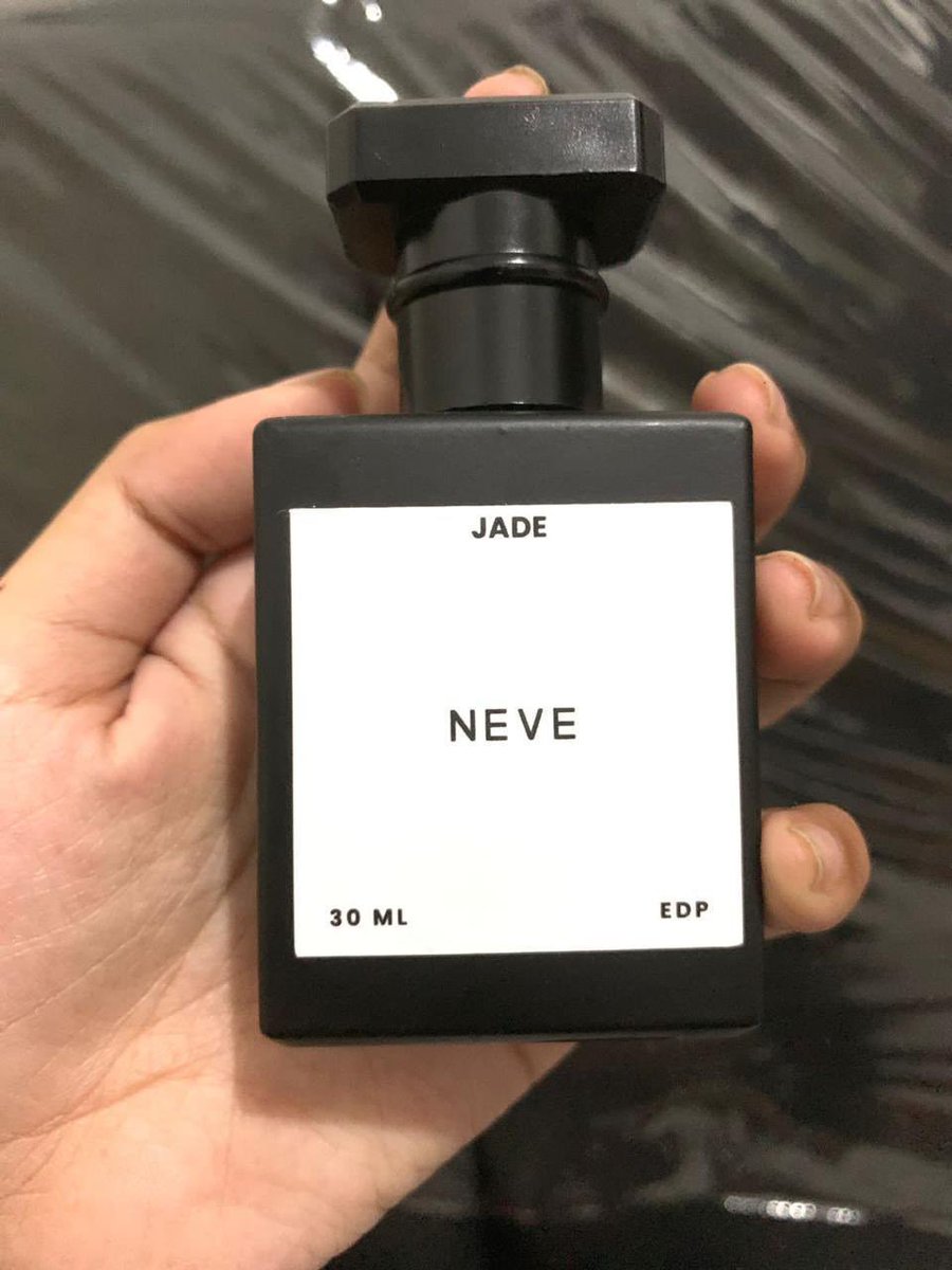 inivaavaa's tweet photo. Ini kayanya masuk one of the best parfum yg SPL nya dar der dor dehh..

U are guys @jadeparfume is my new favorite parfume fyi, yg suka manis but still ada bumbu2 freshnya WAJIB COBAIN!!!!! https://t.co/91NPXjgiDc