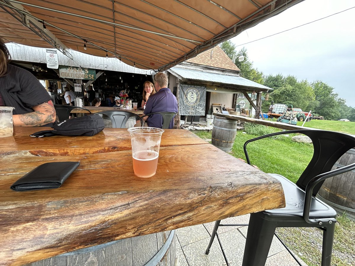 TWS046's tweet image. 🍻A fun afternoon with friends and adult refreshments. 😃🍺
#dancingrabbit