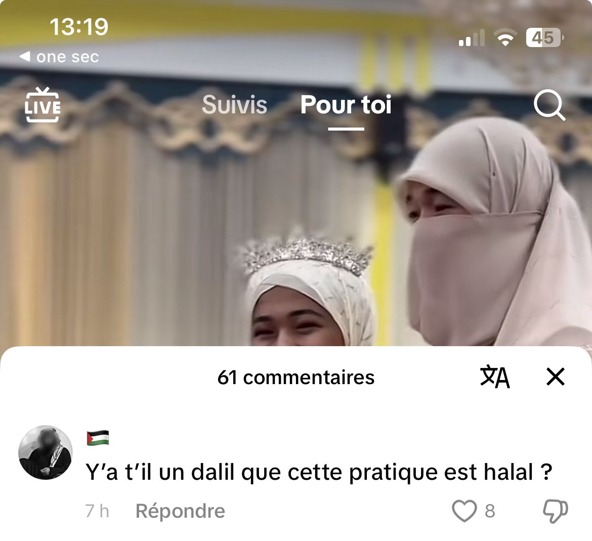 khaou_'s tweet photo. J’étais toute heureuse de voir une cérémonie où on couronne les filles qui ont fini la mémorisation du Coran, j’ouvre les commentaires et https://t.co/DX8ABeunh1