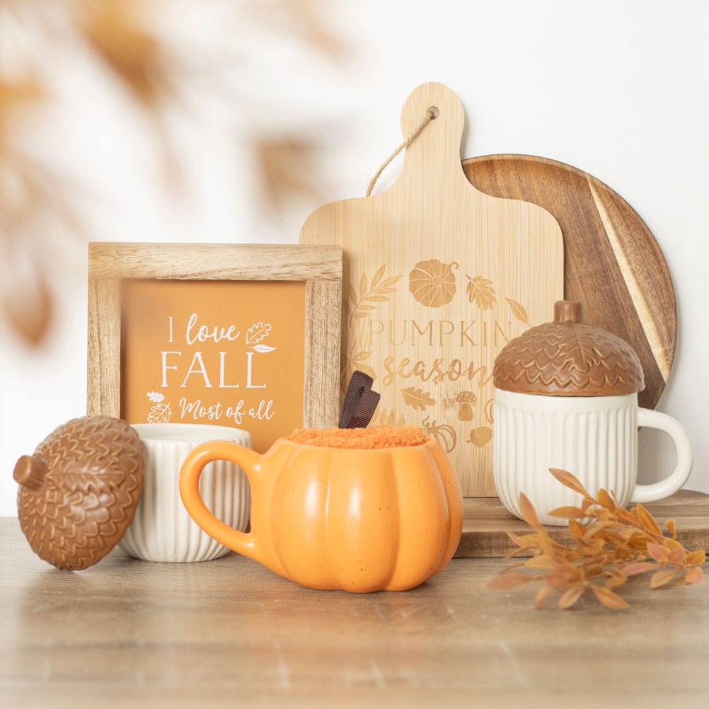 Feels like Autumn already today 🍂🍁
Check out our Hello Autumn range here 🔽
⏯  bit.ly/Autumnseasonal
#autunm📷 #autumnvibes #autumncollection #autumncolors #autumn2024 #autumndecor #smallbusiness #eleanoras #gifts #giftshop #homedecor