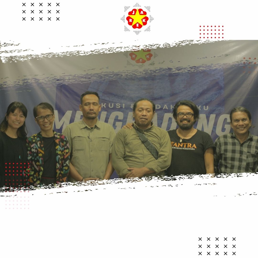 jaker (@jaker_id) on Twitter photo Dokumentasi Diskusi dan Bedah Buku "Menghadang Kubilai Khan" karya: <a href="/Susmana/">AJ Susmana</a> dengan tema : Persatuan Nasional, Keadilan dan Kemakmuran Bangsa.
di kelakar coffee, tebet, Jakarta selatan Dokumentasi Diskusi dan Bedah Buku "Menghadang Kubilai Khan" karya: <a href="/Susmana/">AJ Susmana</a> dengan tema : Persatuan Nasional, Keadilan dan Kemakmuran Bangsa.
di kelakar coffee, tebet, Jakarta selatan