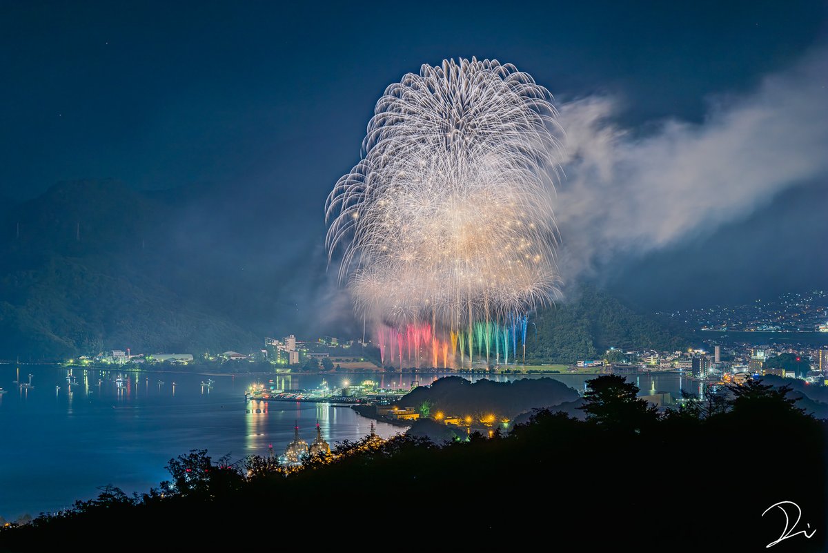 usalica's tweet photo. 京都にも花火大会が沢山あるし、とても綺麗だってこと知って欲しいです🎆

1.京都芸術花火
2.宮津灯籠流し花火大会
3.舞鶴ちゃった花火大会
4.福知山HANABI

#京都よきかな https://t.co/rau0ktWWAS
