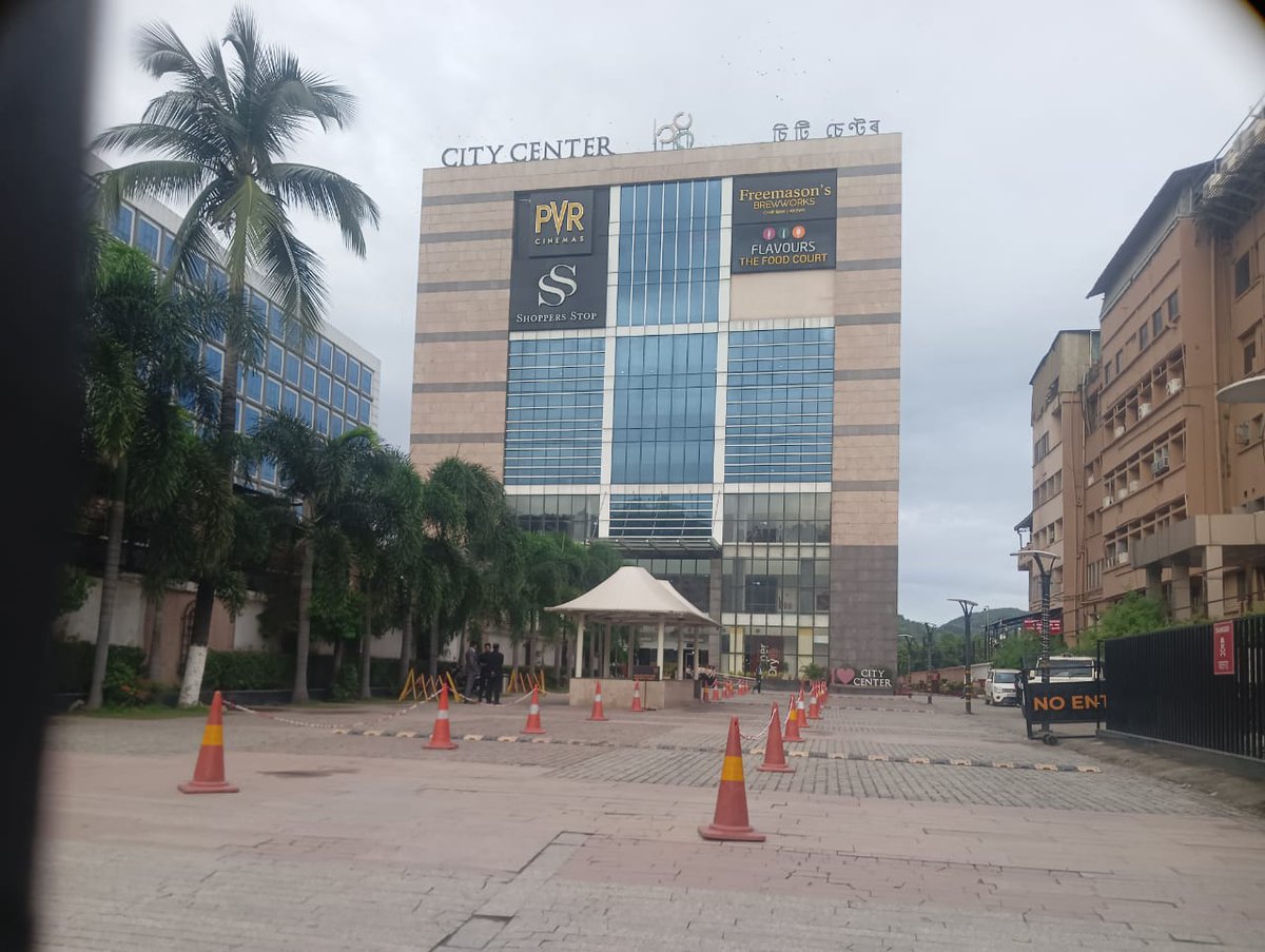Deserted look at the busy City Centre at Guwahati in Assam.  PVR is vacated &amp; notice by mall authority. Police team reached to investigate bomb hoax or suspected materials.
ব্যস্ত চিটি চেণ্টাৰৰ সোমবাৰৰ দৃশ্য। খালি কৰা হৈছে সমগ্ৰ চৌহদ। বোমাতংক নে আন কিবা আৰক্ষী অনুসন্ধানত নামিছে।