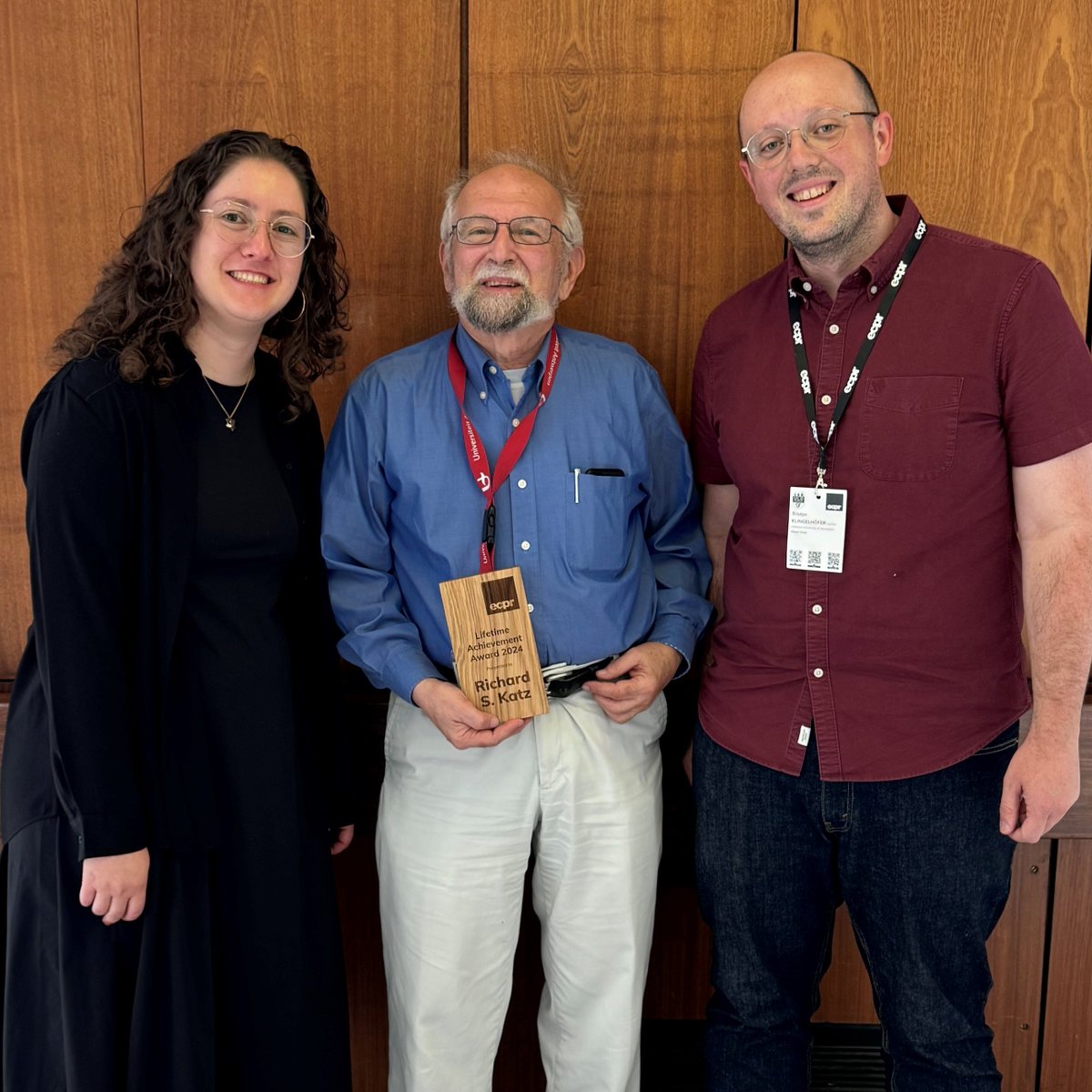 ✨ Last week at #ecprgc24, @es_klingelt led a roundtable celebrating Richard Katz, our 🏆 2024 Lifetime Achievement Award winner

🗣️ Nicole Bolleyer, <a href="/DrAlonaDolinsky/">Alona O. Dolinsky</a> &amp; @dfarrell_ucd reflected on his impact as a teacher, leader, and remarkable scholar 📚 ecpr.eu/Events/Event/P…