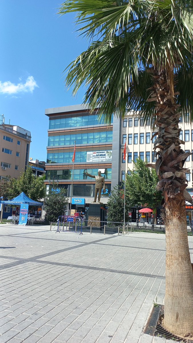 Her seferinde Atamızın dönemi ile günümüze baktığımda bir kez daha hayranlığım ve sevgim artmaktadır. Biz günümüzde ilim ve bilimi savunmakta güçlük çekerken O o dönemde halkını mükemmel bir şekilde ikna etmiş, arkasından milyonları sürüklemistir. Ne Yücesin Atam.♥️🙏♥️