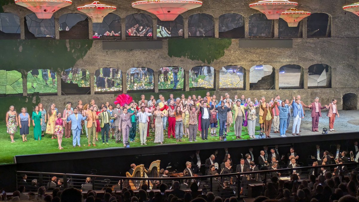 samvdam's tweet image. Salzburg 2024: Voices/orchestra were great in all 3 operas but Idiot is imo not a great work, Hoffmann's staging was a mess and Der Spieler, while spectacular, lacked depth. 
Carsen brought Jedermann - finally - into this century, hope I can see it again next year on the Domplatz