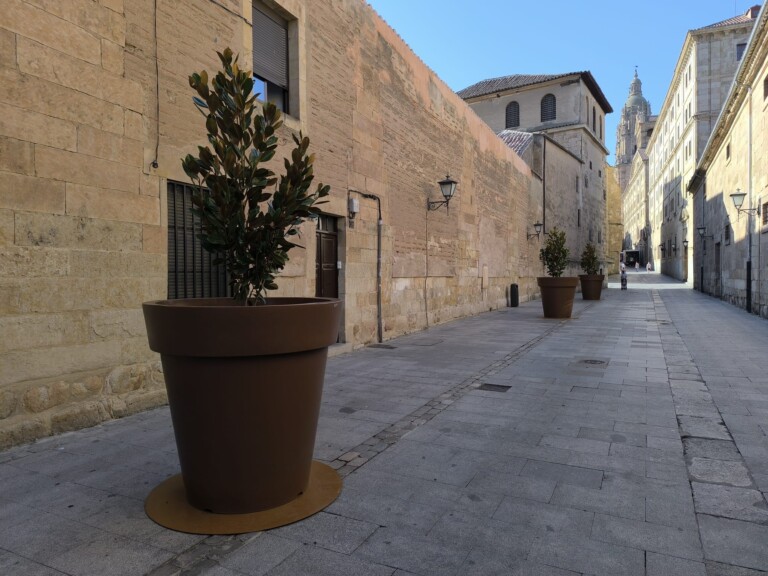 ¡¿QUÉ MIERDAS ES ESTO?!
¡FUERA DE AHI, YA!
Hacía años que no veía una catetada tan grande.
No quiero ver ni un puto día más esas mierdas ahí.
<a href="/CGCarbayo/">Carlos García Carbayo</a>