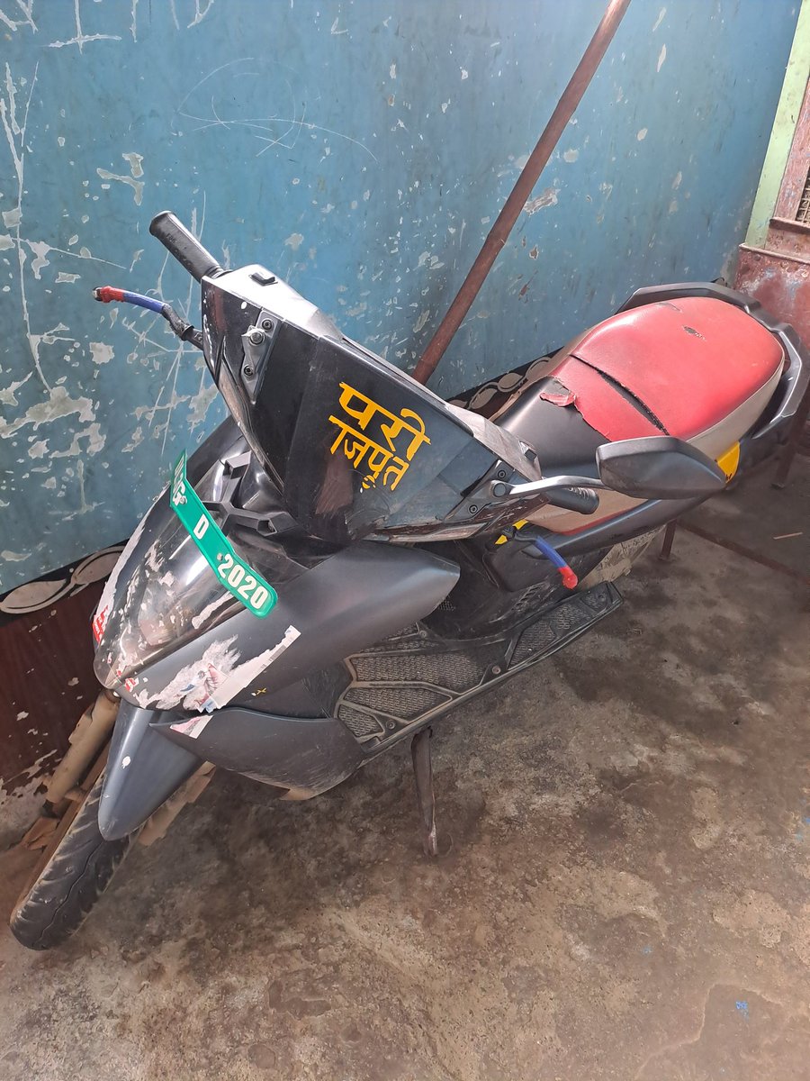 लूट लिया कंपनी वालों ने रो रहा हूं कोई मत खरीदना अथर की गाड़ी ₹159000 में पड़ी थी 30000 किलोमीटर चलने के बाद कबाड़ा में खड़ी हुई है