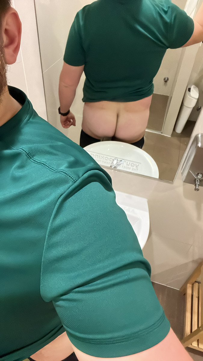 After gym, sweaty ass 🍑