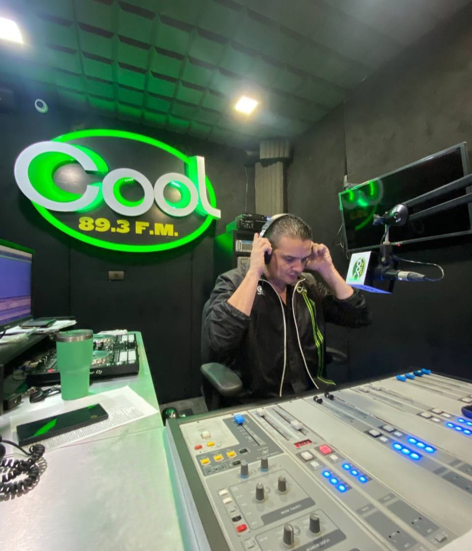Diego_Selva's tweet photo. Al aire 😊🎧
#COOLFM https://t.co/3Evu5DYPpH