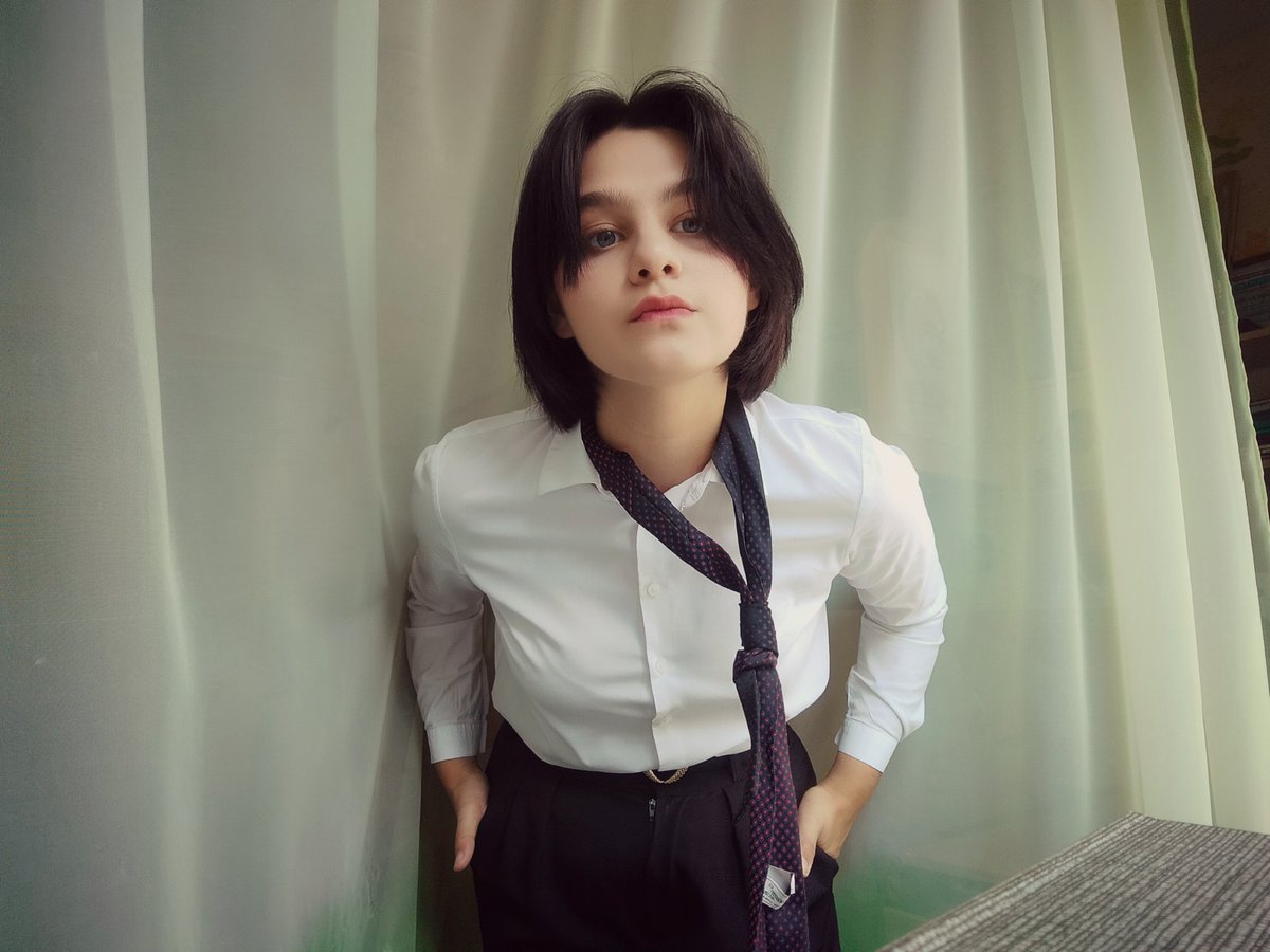 Принц Гарри, Иван-царевич, красавец Николя и главный dead inside Скворешников — Ставрогин.

P.S.: Теперь я умею вязать петлю.