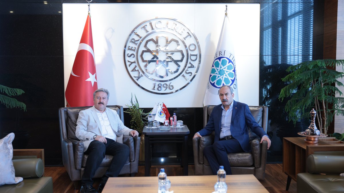 DrPalancioglu's tweet photo. Kayseri Ticaret Odası Yönetim Kurulu Başkanımız Sayın Ömer Gülsoy, 39. Yük, Yolcu Taşımacılığı Meslek Komite Başkanımız Sayın Mehmet Cingi,  Lojistik Firmaları yöneticileri ve Uluslararası Nakliyeciler Derneği (UND) üyeleri ile bir araya gelerek istişare toplantımızı gerçekleştirdik.

Toplantımızın hayırlara vesile olmasını diliyorum.