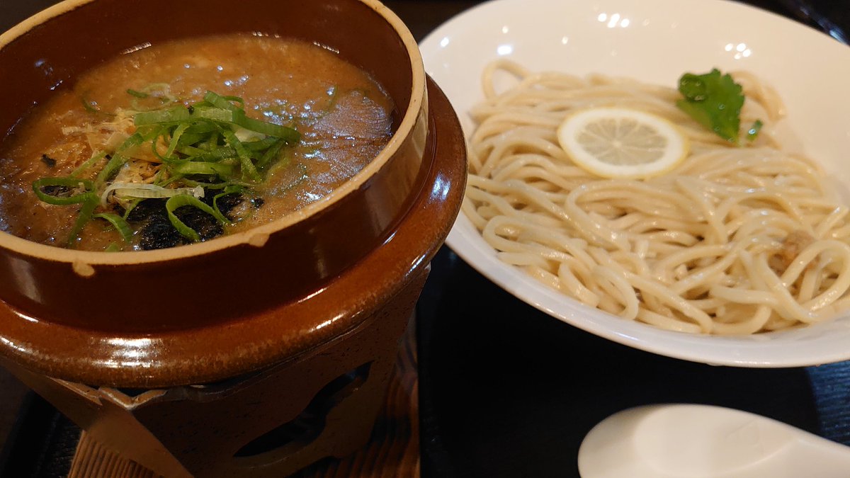 頑張ってお仕事終わらせて
向かいました。

麺乱 我心
魚介つけ麺 大盛

明日で閉店なんすね。
切ない。
まだ二回しか来てない…。

美味しい美味しい。
ここのは大盛でもペロリですえ。