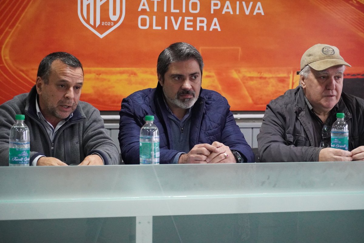 Ele_Notejane's tweet image. Asumieron las nuevas autoridades de Frontera 🟡🔴

Roberto Valdivieso como presidente, Gastón Tealdi vive y Roberto Araujo secretario.

#GastonTealdi #Tealdi #Frontera #FronteraRivera #FronteraRiveraRenegades #DaleRojo