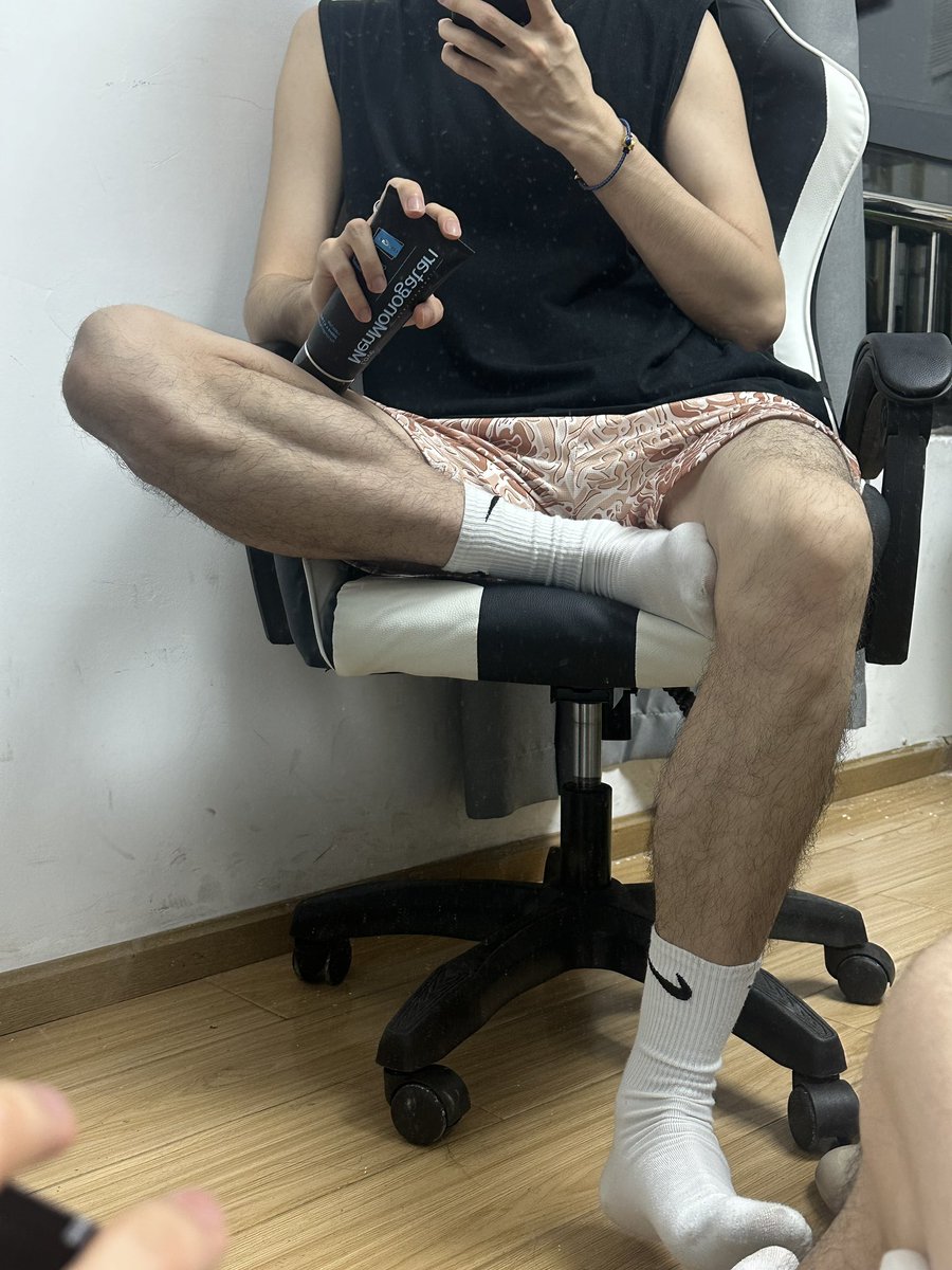 188黑皮体育生s tweet media