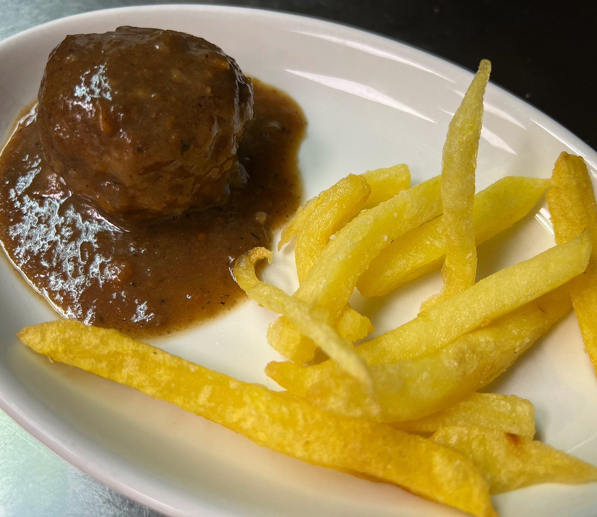 TxuletaRest's tweet photo. Txuleta-albondiga probatu al duzue? Un pintxo -o en ración- rico, rico 👌🏻#txuleta https://t.co/sjWgrY4cVy
