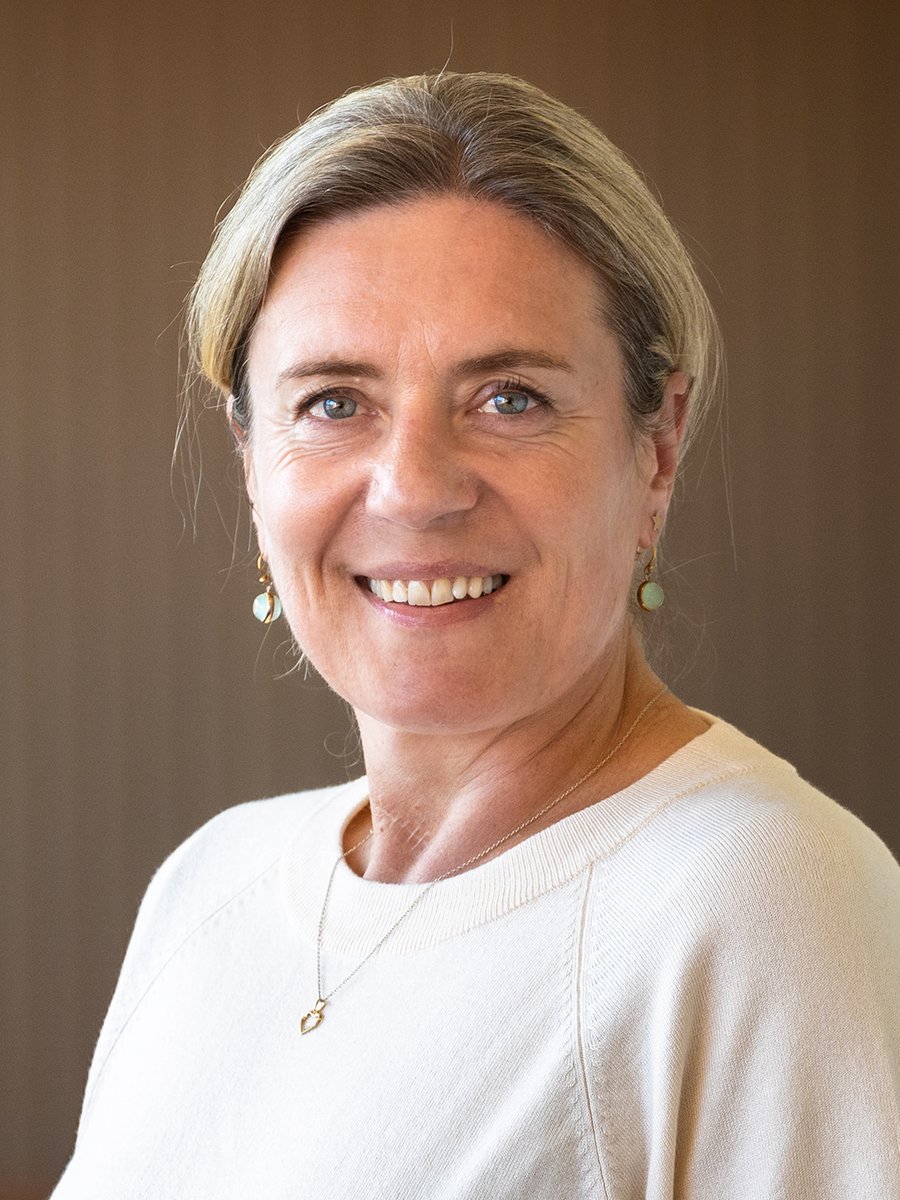 Vælg Klogt (@klogevalg) on Twitter photo Velkommen i styregruppen til Charlotte B. Rotbøl, lægelig direktør på Sygehus Lillebælt og udpeget af <a href="/regionerne/">Danske Regioner</a>. Vi ser frem til samarbejdet 🤝 vaelgklogt.dk/politik-presse… Velkommen i styregruppen til Charlotte B. Rotbøl, lægelig direktør på Sygehus Lillebælt og udpeget af <a href="/regionerne/">Danske Regioner</a>. Vi ser frem til samarbejdet 🤝 vaelgklogt.dk/politik-presse…
