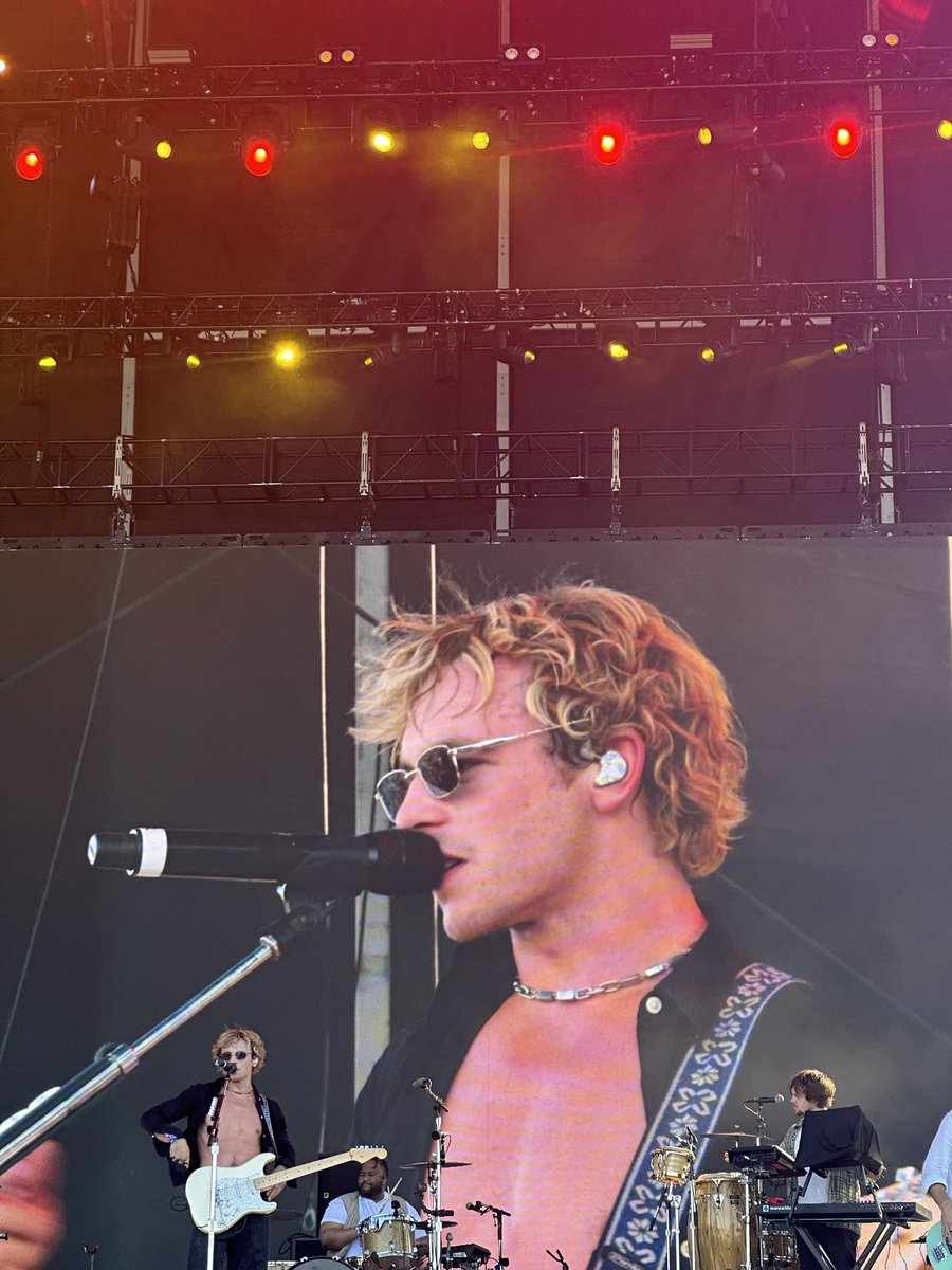 abbychak5's tweet photo. I think about these pics I took of @RossLynch everyday https://t.co/SOP92GFELC