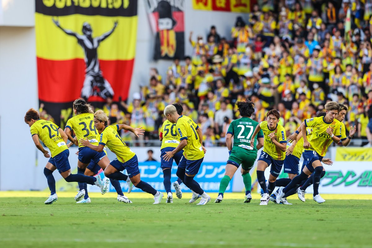 Giravanz_staff's tweet photo. 試合は2-0で勝利🤝✨
みんなで喜びを分かち合いました🙌　

試合のハイライトはこちらから🥤💁
https://t.co/sW3gNdtqMQ

#ギラフェス2024
#ギラヴァンツ北九州 https://t.co/HcBCbL89DC