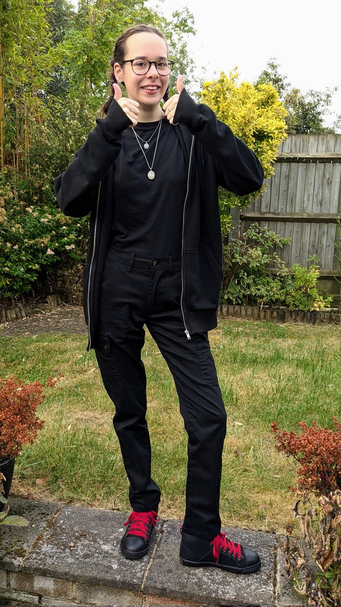 OMG it's actually happening! Today is my first day as a Light Vehicle Technician Apprentice for <a href="/MercedesBenzUK/">Mercedes-Benz UK</a> <a href="/SytnerMB/">Sytner Mercedes-Benz</a> Anxiety levels are through the roof but here goes! 💪🏼👨🏻‍🔧 #Mechanic #Apprentice