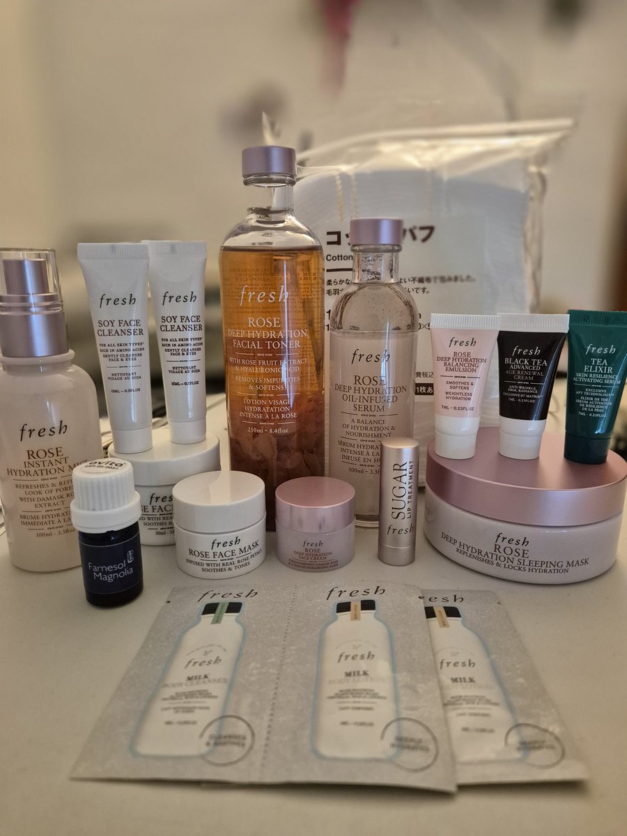 Can't remember when was the last time I bought these...Thank You #fresh for generous gifts.
#rafflescity #hydration #damaskrose #serum #muji #farnesolmagnoliachineseherbalessentialoil #donottakeessentialoilsorally