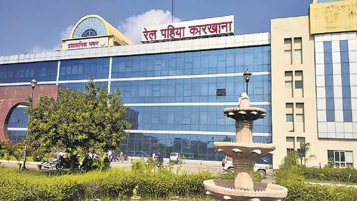 ChhapraBreaking's tweet image. सारण जिले के बेला स्थित रेल व्हील प्लांट में 10 साल में 02 लाख से अधिक रेल पहियों का किया गया उत्पादन.

#railwheel
#saran       
#madeinbihar  #atmanirbharbihar 
@topfans 
बिहार खबर 
Chhapra Breaking 
Sujit Satrangi