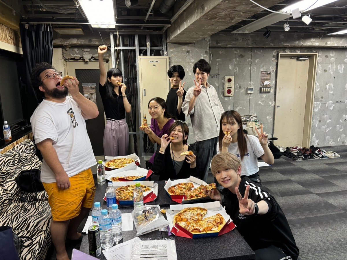 まだ戦ロスは抜けずですが、切り替えて頑張ります✨

初めてのイマーシブシアター。

没入感が楽しめる舞台なので、お席が無く自分で好きなところに向かい物語を楽しむような形のスタイルになります！！

『#ハッピーエンドはラジオのあとで 』

是非是非会いに来てください☺️

8/21~8/26