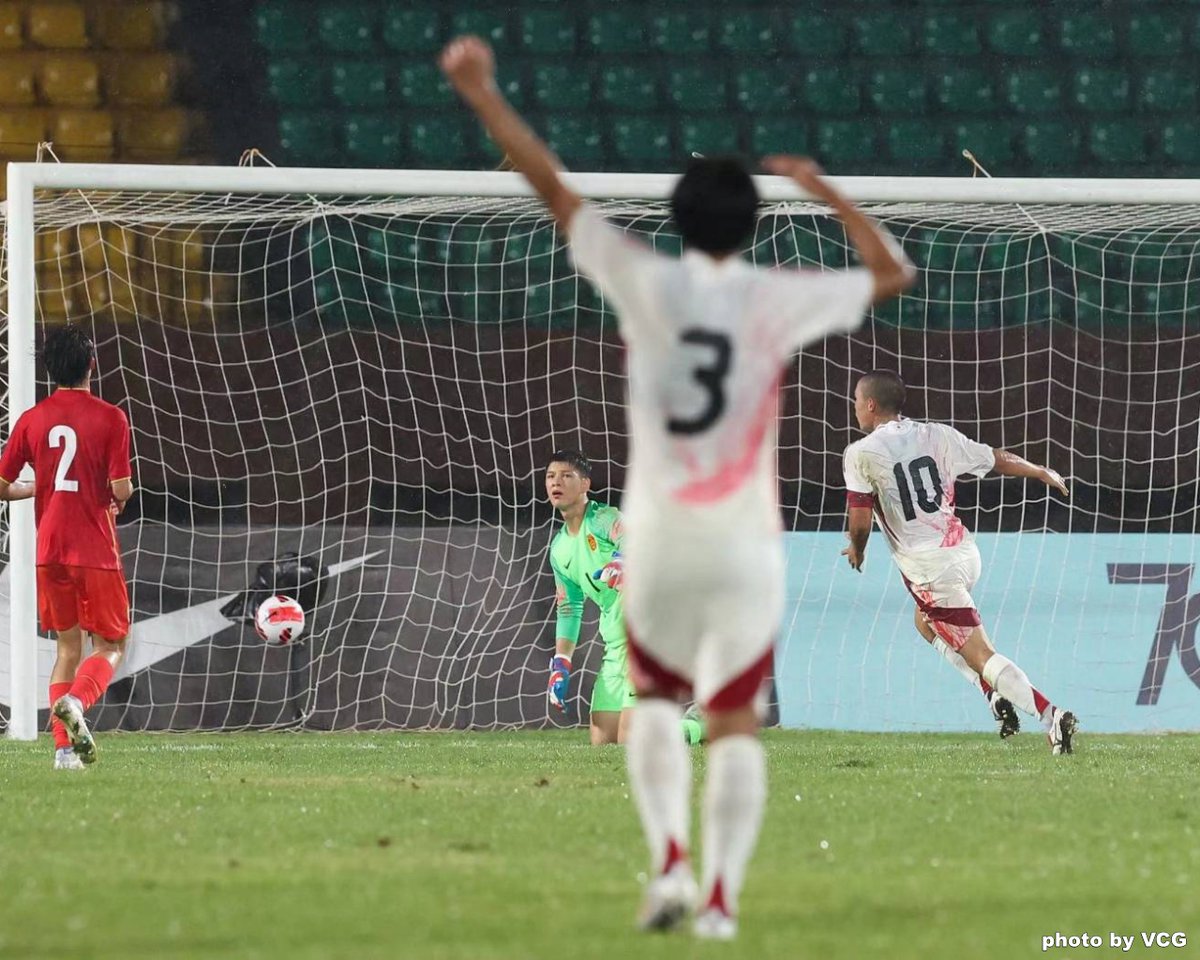 jfa_samuraiblue's tweet photo. 🔹U-16日本代表🔹
【2024.8.18 Match Report✍️】
中国遠征PEACE CUP第2戦は、ホームU-16中国代表に勝利
🏆国際親善試合
🇯🇵U-16日本代表 2-1 U-16中国代表🇨🇳
⚽️得点者
32’#吉田湊海(鹿島アントラーズユース)
77’#野口蓮斗(サンフレッチェ広島ユース)
中国・瀋陽で開催されている親善大会に参加しているU-16日本代表は、U-16中国代表と対戦しました。
激しい雨の中、ホームの中国代表にペースを握られる時間帯もある中、32分に吉田湊海選手(鹿島アントラーズユース)の得点で先制。
52分に中国代表にカウンターから失点しますが、77分に野口蓮斗選手(サンフレッチェ広島ユース)が得点し、2-1で勝利しました。
最終戦はU-16ベトナム代表と対戦します。
詳しい大会情報はこちら⏬️
https://t.co/5401TzjKSE
#夢への勇気を #U16日本代表
#jfa #daihyo #サッカー日本代表