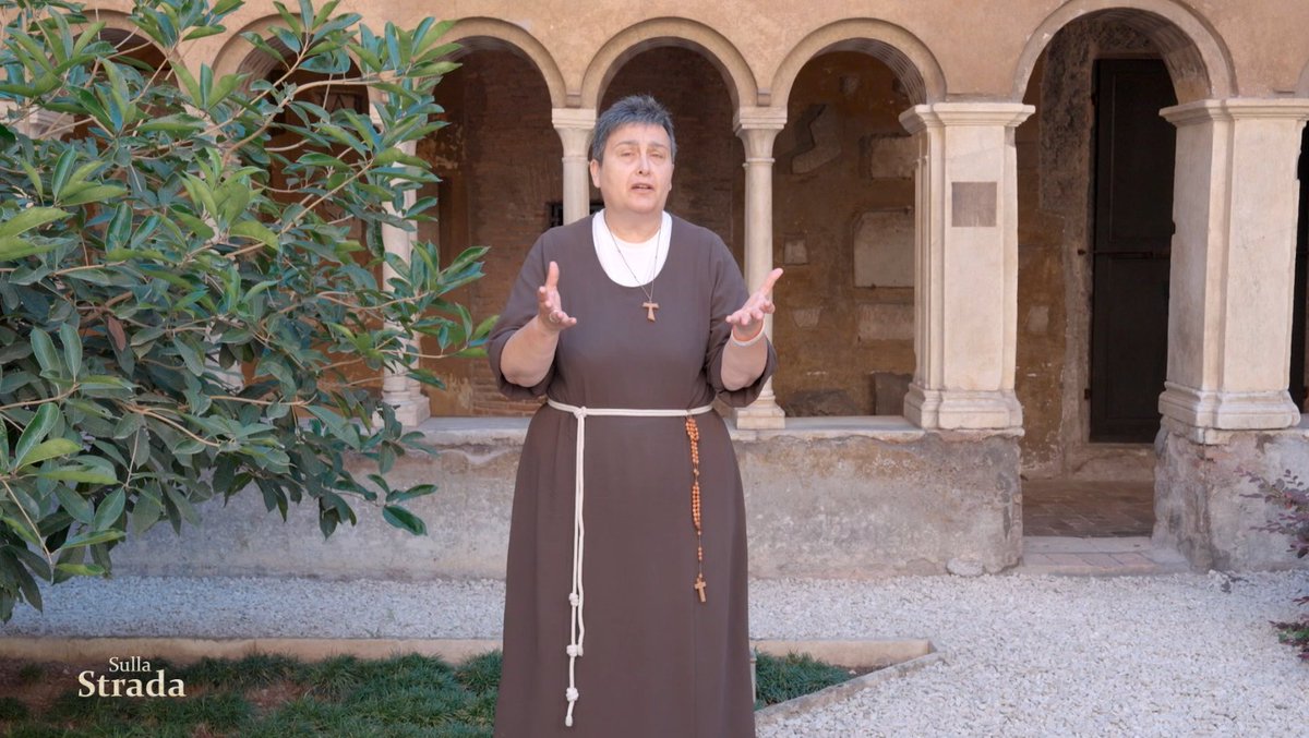 lastradatv2000's tweet photo. Suor Roberta Vinerba, attraverso il racconto della conversione di Pietro, afferma che il Signore anche con noi si fa incontro e ci dice “quo vadis”, torna indietro, resta con me e vivi come ho vissuto io.
#trapoco ⏰8:00 a #SullaStrada su
@TV2000it
il #Vangelodioggi #25agosto https://t.co/fNqVjKTrpD