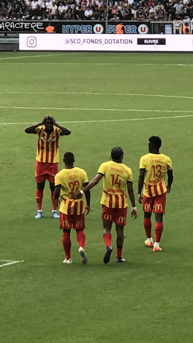 La réaction de <a href="/KevinDanso98/">Kevin Danso</a> après le but de Wesley Said 😁 #SCORCL #Lens #TeamLens <a href="/RCLens/">Racing Club de Lens</a>