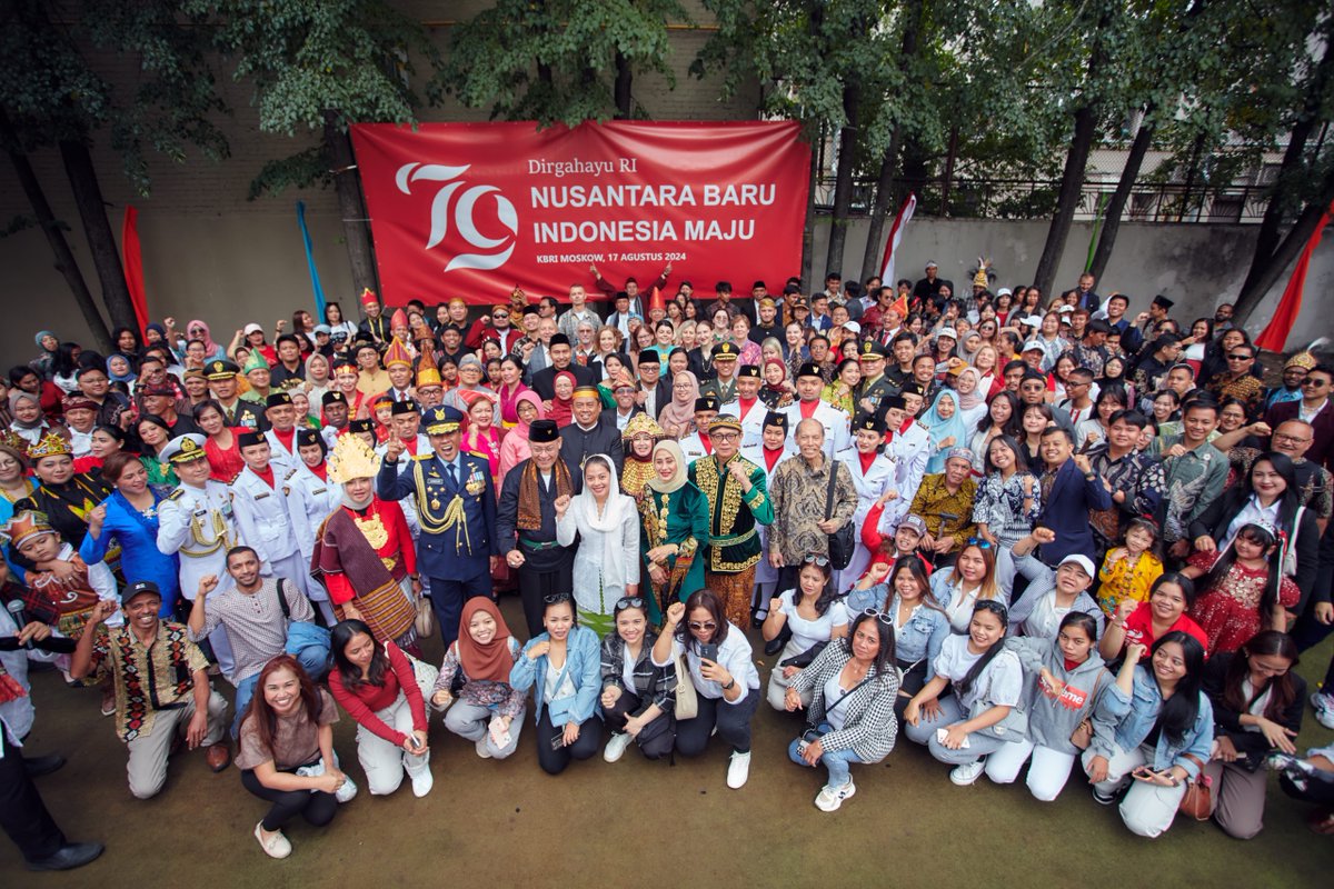 KBRI MOSKOW (@kbrimoskow) on Twitter photo Peringatan HUT RI Ke-79 di KBRI Moskow
"Nusantara Baru Indonesia Maju"
youtube.com/watch?v=DCuw-e…
<a href="/Kemlu_RI/">MoFA Indonesia</a>
#hutri2024
#indonesiainrussia Peringatan HUT RI Ke-79 di KBRI Moskow
"Nusantara Baru Indonesia Maju"
youtube.com/watch?v=DCuw-e…
<a href="/Kemlu_RI/">MoFA Indonesia</a>
#hutri2024
#indonesiainrussia